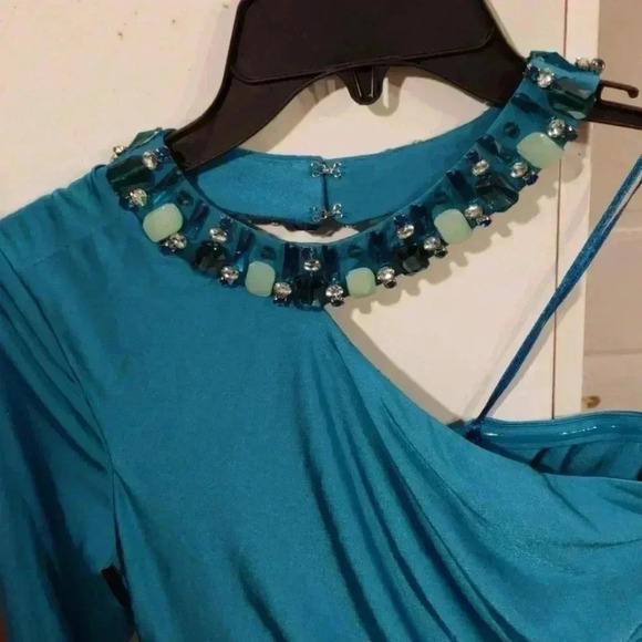 Hoaglund dress - Picture 2 of 4
